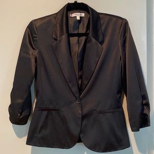 Black blazer; Jennifer Lopez; Size small. 100% polyester.